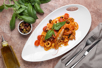 паста с морепродуктами,оливками и базиликом © lenakorzh