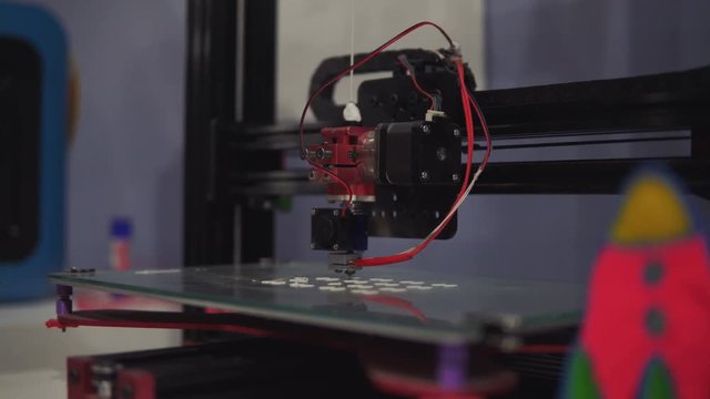 Three dimensional printer