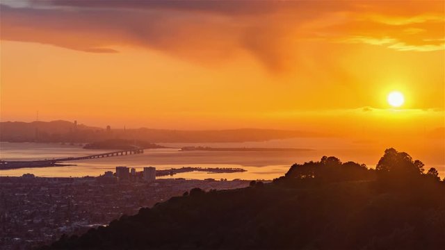4K Timelapse Sequence of San Francisco, USA - San Francisco s bay during the sunrise