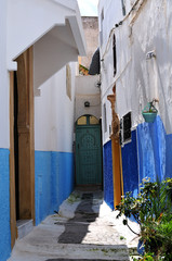 enge Gasse in der Kasbah von Rabat, Marokko
