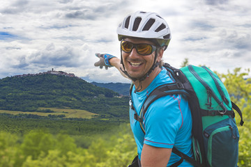 Fototapeta premium Portrait Mountainbiker auf der Tour