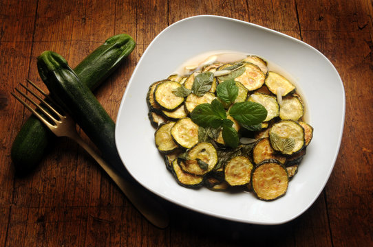 Zucchine alla scapece napoletane Итальянская кухня Cucina italiana Italienische K&uuml;che مطبخ إيطالي Italian cuisine イタリア料理 Italsk&aacute; kuchyně 義大利飲食 Talijanska kuhinja Kuchnia włoska Gastronom&iacute;a de Italia 