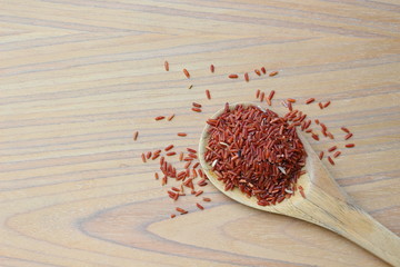 Brown rice on wooden ladle
