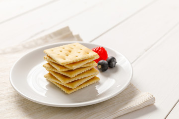 crackers with condensed milk and fruit, breakfast