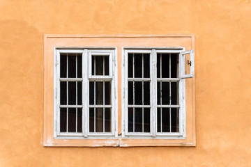 Fototapeta na wymiar Old white window
