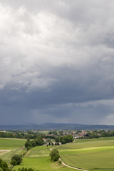 Fototapeta na wymiar Un orage en plaine campagne