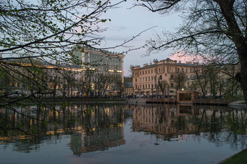 Obraz premium Evening view of Clean Ponds, beautiful park with pond