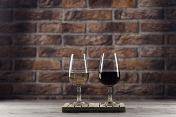 Red and white wine glasses
