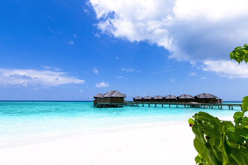 Obraz na płótnie Canvas water bungalows at maldivian island