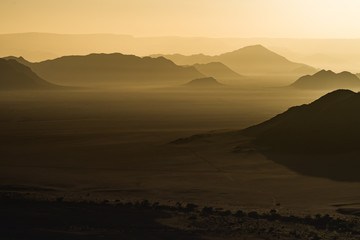Sonnenaufgang über dem Naukluft Gebrige aus einem Ballon aufgenommen, Luftbild, Hardap, Namibia