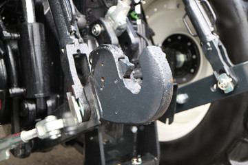 Obraz premium head of the tractor's hydraulic coupling unit with a lock