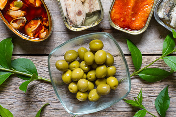 Olives with bone