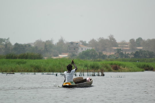 Benin, piroga sul Lago Nokou&eacute;