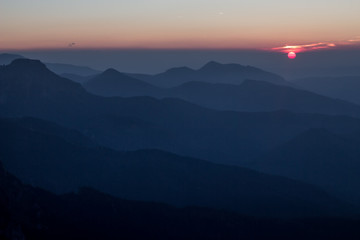 A sunset in the mouintains