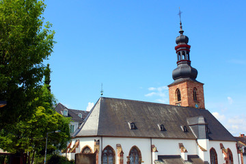 Fototapeta na wymiar église dans la ville de saarbrück en allemagne 
