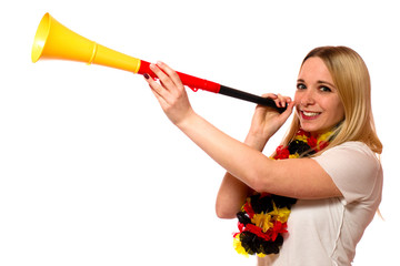 Junge Frau mit Vuvuzela