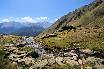 Fototapeta na wymiar Gebirge Südtirol Berge Felsen Hochplateua