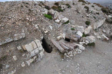 Südtirol Berge Gebirge  Höhleneingang