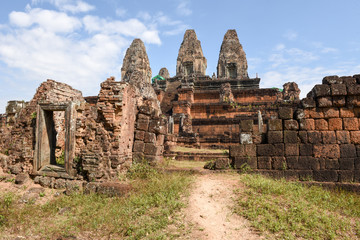 Fototapeta na wymiar East Mebon Prasat temple of Angkor Wat at Siem Reap