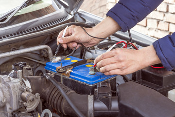 auto mechanic use digital multimeter check voltage battery and check fuse.