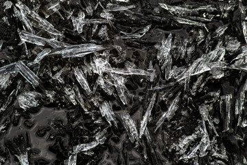 capture of ice acute pieces in dark water