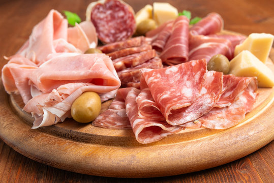 Tagliere di salumi, prosciutti e formaggio, Italian Foods