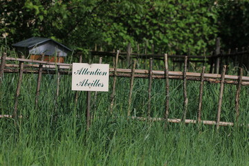 Attention aux abeilles