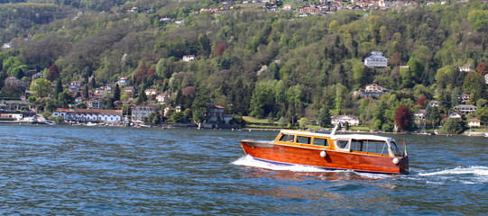 Giro turistico in barca - turismo 