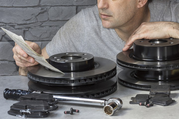Disques de freins neufs et plaquettes pour véhicules automobiles avant montage