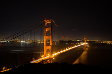 Fototapeta na wymiar Golden Gate bridge spires 1