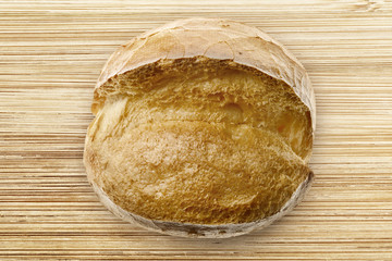 Brötchen auf Holztisch Brettchen Holz Maserung