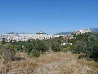 Vue sur Ath&egrave;nes et ses collines