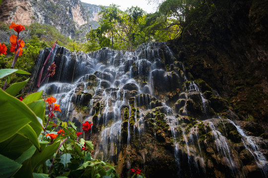 Cascada en las grutas de Tolantongo, HIdalgo