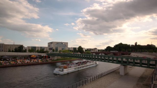 Berlin time lapse, pan over river spree with beach bar and sightseeing boats, motion control move RL