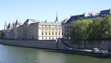 Fototapeta na wymiar Paris et ses monuments