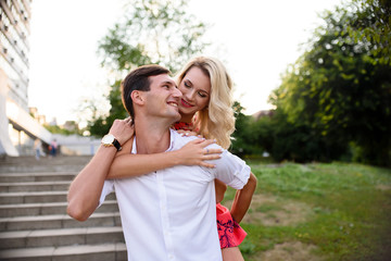 Naklejka premium A man and woman in love walk in the park and hug.