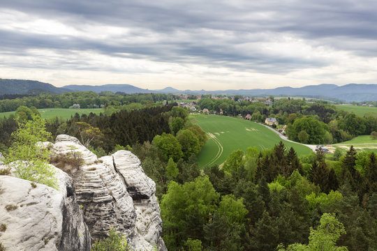 Blick von der Gamrig Gesteinsformation in die Sächsische Schweiz, Deutschland