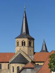 Fototapeta na wymiar Hildesheim - Basilika St. Godehard, Deuschland