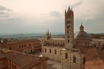 Fototapeta premium SIENA, TUSKANY, ITALY - Siena Cathedral (Duomo di Siena) at sunset