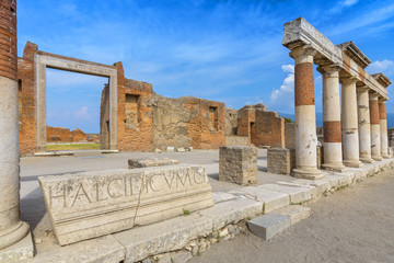 Fototapeta premium Ancient columns ruins after the eruption of Vesuvius in Pompeii, Italy.