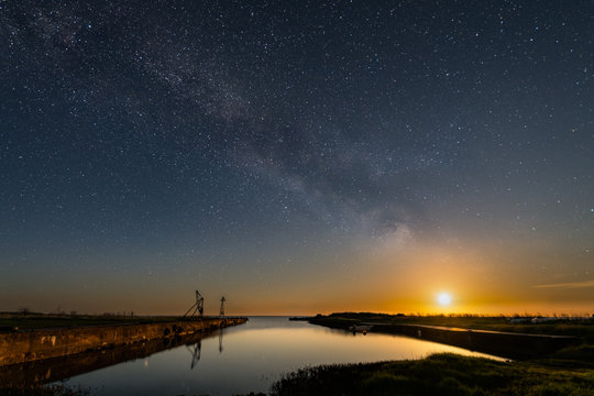 The moon shines on the harbour in Sk&auml;rl&ouml;v, with Milky Way fading away