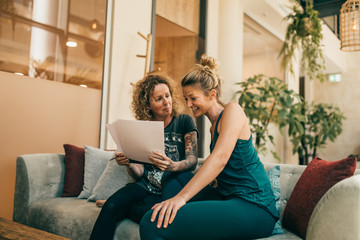 Obraz premium Two yogis discussing a paper 