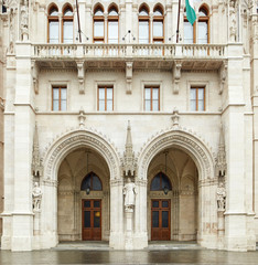 Fototapeta premium Budapest, Hungary - 17 April 2018: The building of the Hungarian Parliament.