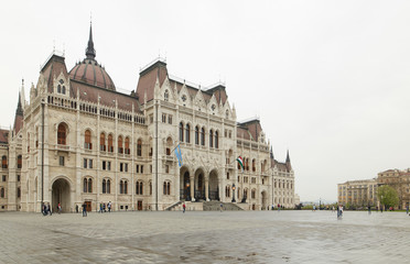Fototapeta premium Budapest, Hungary - 17 April 2018: The building of the Hungarian Parliament.