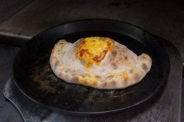 Italienische Calzone Pizza