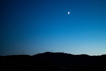 Windr&auml;der in Abendd&auml;mmerung