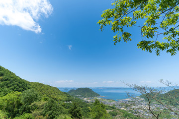 Fototapeta na wymiar 新緑の五色台と瀬戸内海 2018年5月撮影