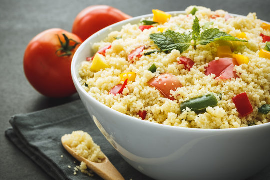 Taboul&eacute; de l&eacute;gumes. Salade Saine pour l'&eacute;t&eacute;