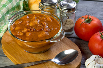 Stewed beans in tomato sauce.