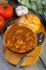 Stewed beans in tomato sauce.